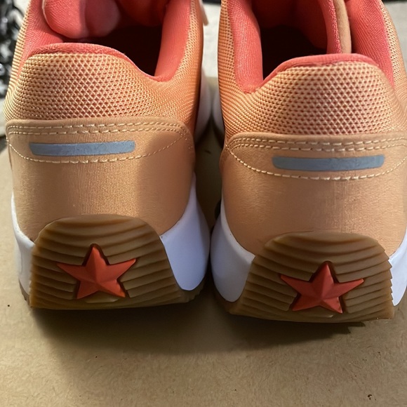 Converse One Star Sneakers. Never been worn (Sample)Unisex size 5.5 - Picture 3 of 4